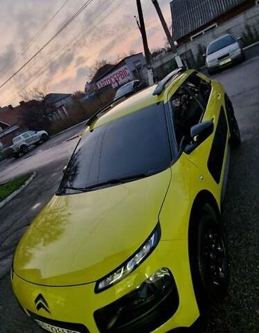 Желтый Ситроен C4 Кактус, объемом двигателя 1.56 л и пробегом 57 тыс. км за 14000 $, фото 5 на Automoto.ua