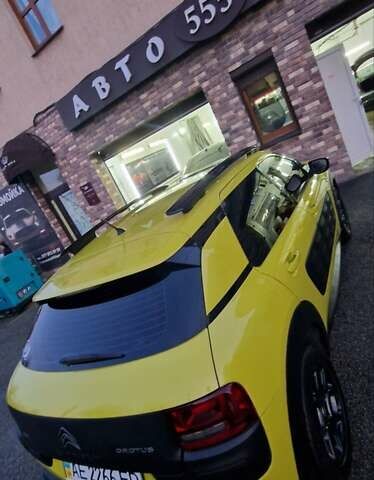 Желтый Ситроен C4 Кактус, объемом двигателя 1.56 л и пробегом 57 тыс. км за 14000 $, фото 3 на Automoto.ua