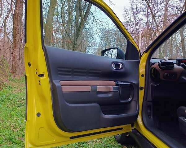 Желтый Ситроен C4 Кактус, объемом двигателя 1.56 л и пробегом 106 тыс. км за 11800 $, фото 42 на Automoto.ua