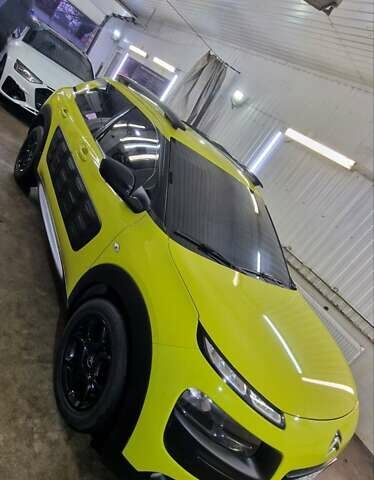 Желтый Ситроен C4 Кактус, объемом двигателя 1.56 л и пробегом 57 тыс. км за 14000 $, фото 18 на Automoto.ua