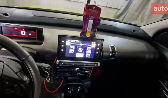 Желтый Ситроен C4 Кактус, объемом двигателя 1.56 л и пробегом 57 тыс. км за 14000 $, фото 9 на Automoto.ua