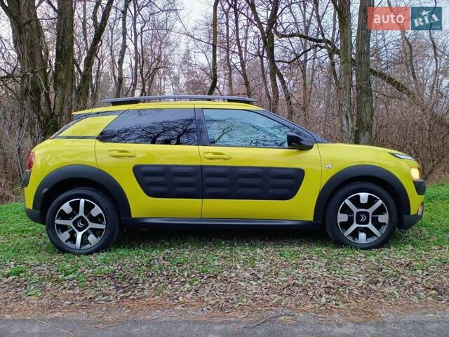 Желтый Ситроен C4 Кактус, объемом двигателя 1.56 л и пробегом 106 тыс. км за 11800 $, фото 62 на Automoto.ua