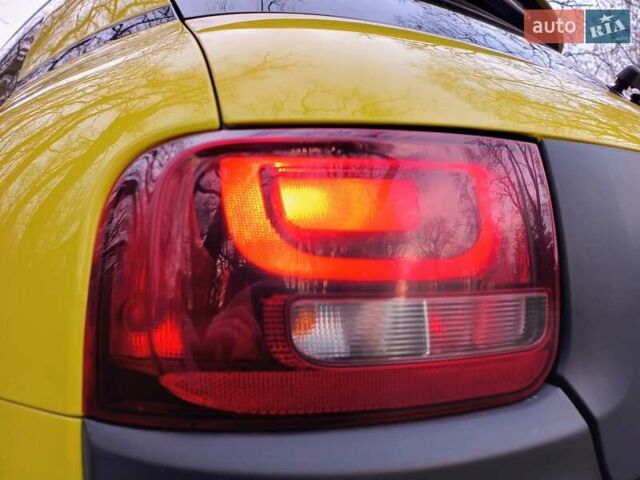 Желтый Ситроен C4 Кактус, объемом двигателя 1.56 л и пробегом 106 тыс. км за 11800 $, фото 46 на Automoto.ua