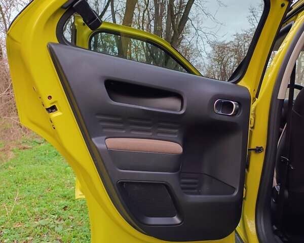 Желтый Ситроен C4 Кактус, объемом двигателя 1.56 л и пробегом 106 тыс. км за 11800 $, фото 40 на Automoto.ua