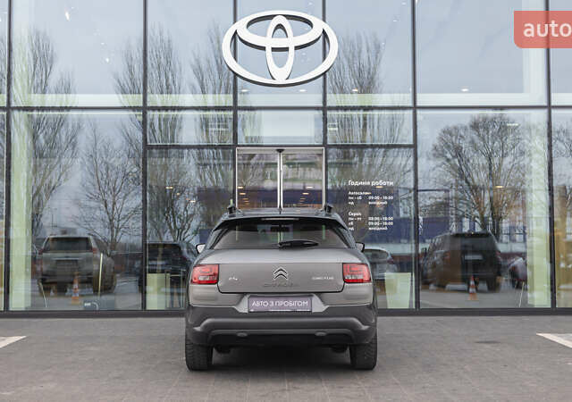 Серый Ситроен C4 Кактус, объемом двигателя 1.56 л и пробегом 155 тыс. км за 10009 $, фото 3 на Automoto.ua