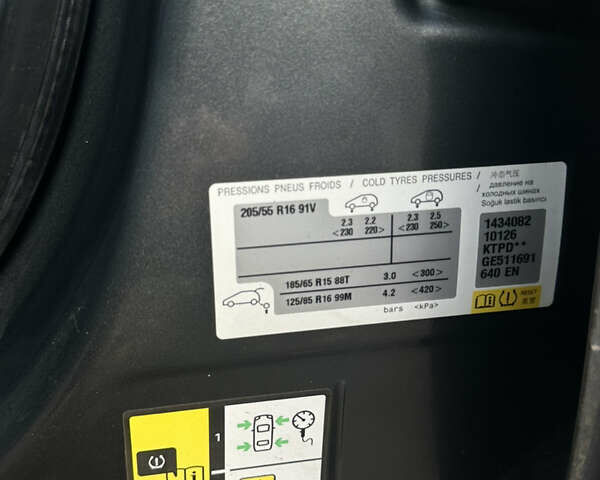 Серый Ситроен C4 Кактус, объемом двигателя 1.56 л и пробегом 109 тыс. км за 10000 $, фото 16 на Automoto.ua