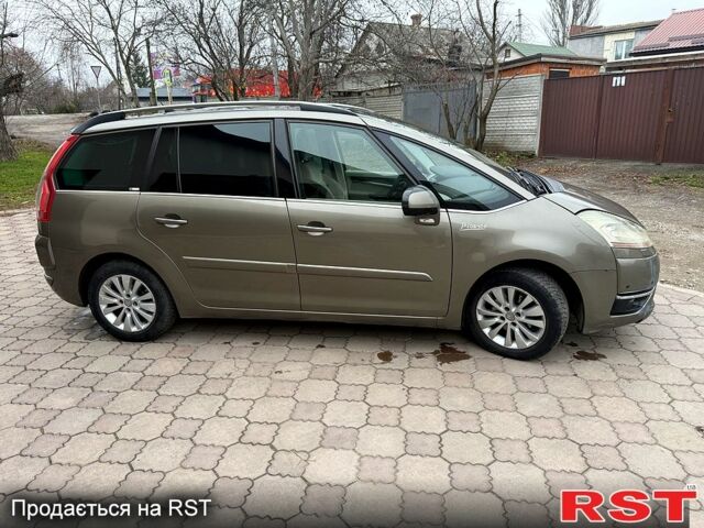 Бежевый Ситроен Ц4 Гранд Пикассо, объемом двигателя 1.6 л и пробегом 260 тыс. км за 5000 $, фото 3 на Automoto.ua