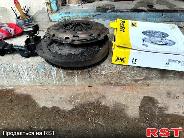 Черный Ситроен Ц4 Гранд Пикассо, объемом двигателя 2 л и пробегом 278 тыс. км за 5200 $, фото 12 на Automoto.ua