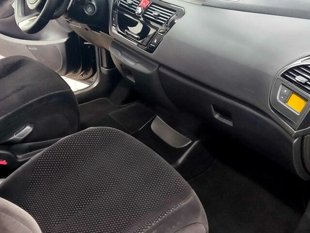 Черный Ситроен Ц4 Гранд Пикассо, объемом двигателя 2 л и пробегом 290 тыс. км за 6000 $, фото 1 на Automoto.ua