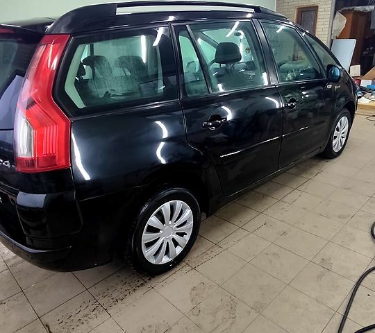 Черный Ситроен Ц4 Гранд Пикассо, объемом двигателя 2 л и пробегом 290 тыс. км за 6000 $, фото 8 на Automoto.ua