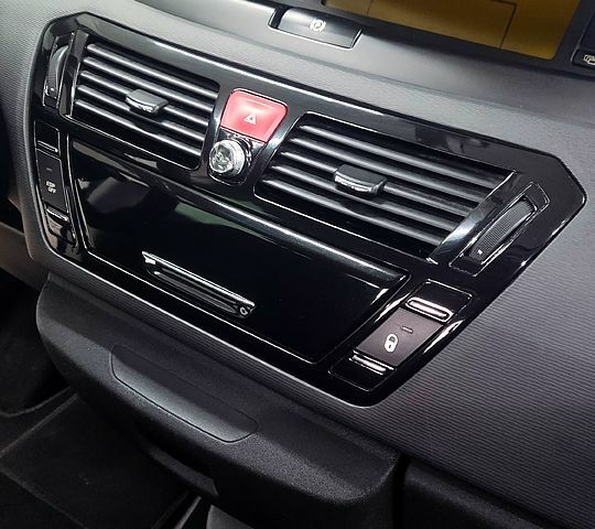 Черный Ситроен Ц4 Гранд Пикассо, объемом двигателя 2 л и пробегом 290 тыс. км за 6000 $, фото 10 на Automoto.ua