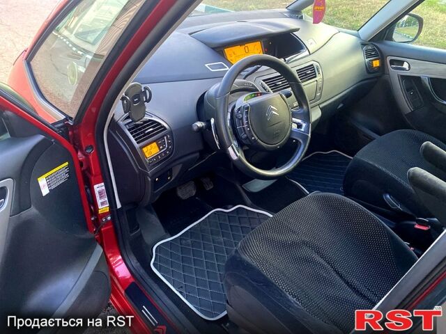 Красный Ситроен Ц4 Гранд Пикассо, объемом двигателя 1.6 л и пробегом 230 тыс. км за 6950 $, фото 11 на Automoto.ua