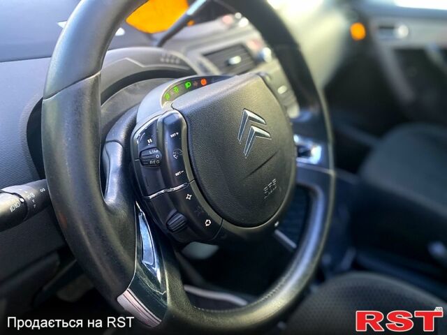 Красный Ситроен Ц4 Гранд Пикассо, объемом двигателя 1.6 л и пробегом 230 тыс. км за 6950 $, фото 8 на Automoto.ua