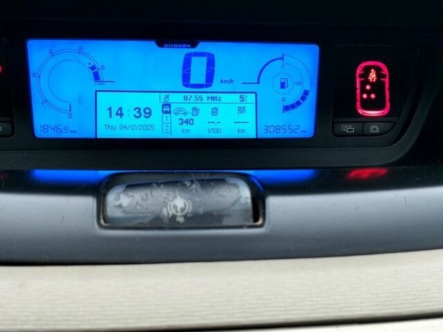 Серый Ситроен Ц4 Гранд Пикассо, объемом двигателя 1.6 л и пробегом 308 тыс. км за 4500 $, фото 3 на Automoto.ua