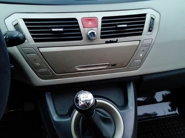 Серый Ситроен Ц4 Гранд Пикассо, объемом двигателя 1.6 л и пробегом 308 тыс. км за 4500 $, фото 4 на Automoto.ua