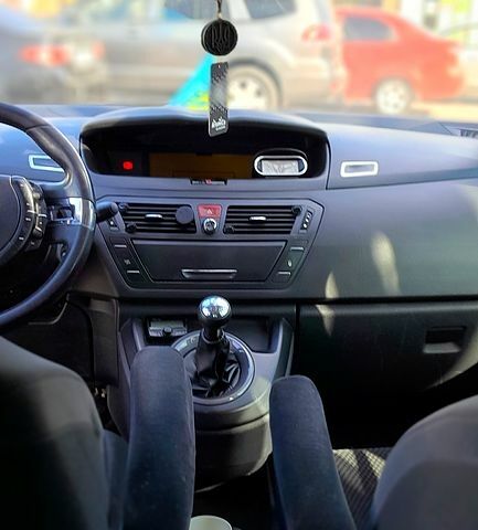 Сірий Сітроен Ц4 Гранд Пікассо, об'ємом двигуна 1.6 л та пробігом 185 тис. км за 5300 $, фото 8 на Automoto.ua