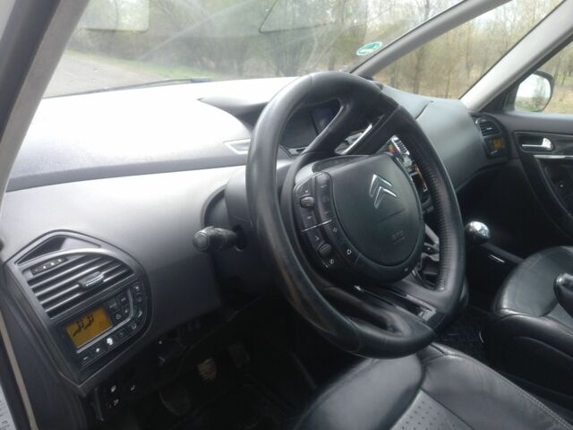 Ситроен С4 Пикассо 2008 в Чопе на Automoto.ua Белый Ситроен С4 Пикассо, объемом двигателя 2 л и пробегом 260 тыс. км за 6500 $, фото 7 на Automoto.ua