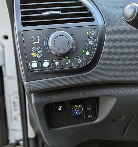 Білий Сітроен С4 Пікассо, об'ємом двигуна 1.6 л та пробігом 216 тис. км за 5700 $, фото 25 на Automoto.ua