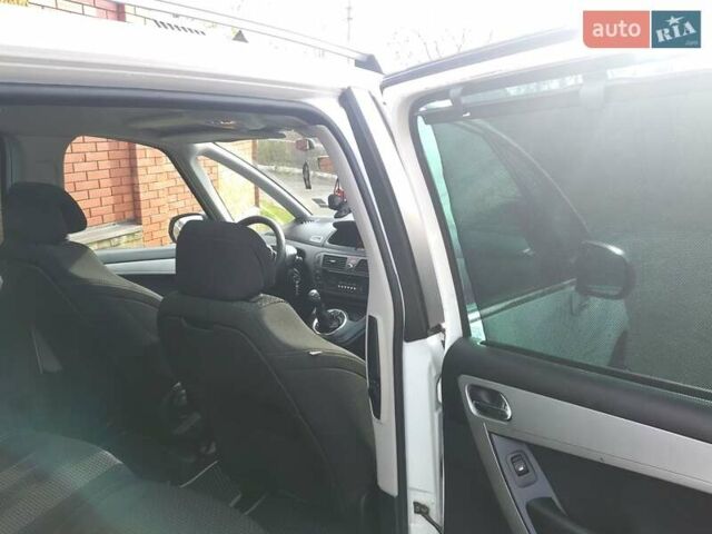 Білий Сітроен С4 Пікассо, об'ємом двигуна 1.6 л та пробігом 240 тис. км за 5550 $, фото 26 на Automoto.ua