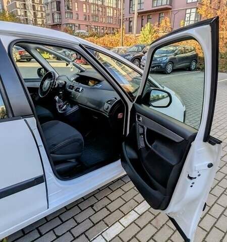 Білий Сітроен С4 Пікассо, об'ємом двигуна 1.6 л та пробігом 216 тис. км за 5700 $, фото 23 на Automoto.ua