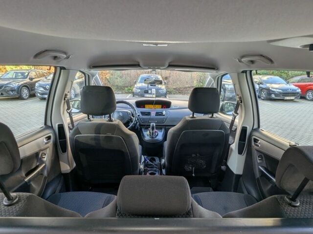 Білий Сітроен С4 Пікассо, об'ємом двигуна 1.6 л та пробігом 216 тис. км за 5700 $, фото 17 на Automoto.ua