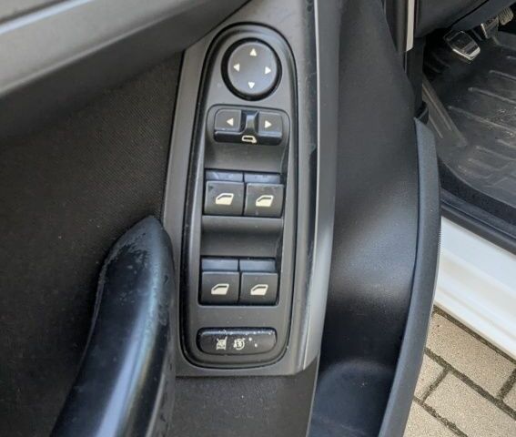 Білий Сітроен С4 Пікассо, об'ємом двигуна 1.6 л та пробігом 216 тис. км за 5700 $, фото 14 на Automoto.ua