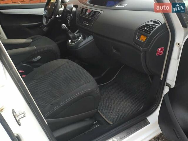 Білий Сітроен С4 Пікассо, об'ємом двигуна 1.6 л та пробігом 240 тис. км за 5550 $, фото 29 на Automoto.ua