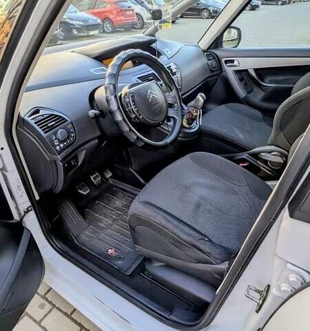 Білий Сітроен С4 Пікассо, об'ємом двигуна 1.6 л та пробігом 216 тис. км за 5700 $, фото 17 на Automoto.ua