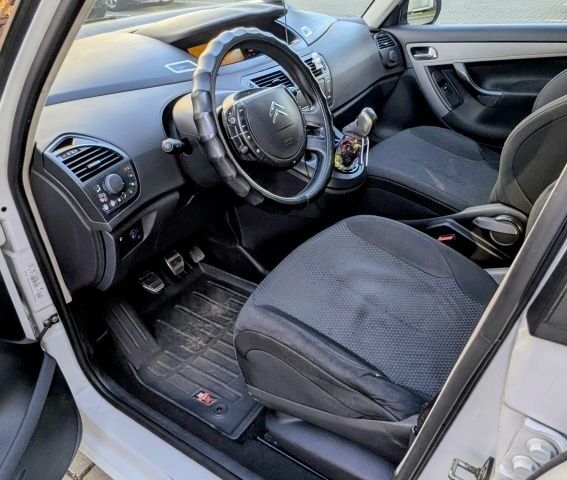 Білий Сітроен С4 Пікассо, об'ємом двигуна 1.6 л та пробігом 216 тис. км за 5700 $, фото 13 на Automoto.ua