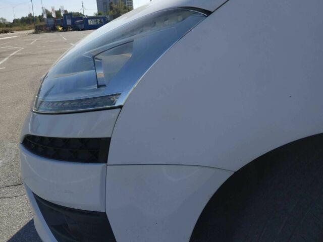 Білий Сітроен С4 Пікассо, об'ємом двигуна 1.6 л та пробігом 199 тис. км за 4999 $, фото 13 на Automoto.ua