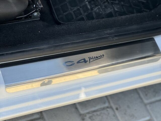 Белый Ситроен С4 Пикассо, объемом двигателя 2 л и пробегом 268 тыс. км за 8300 $, фото 11 на Automoto.ua