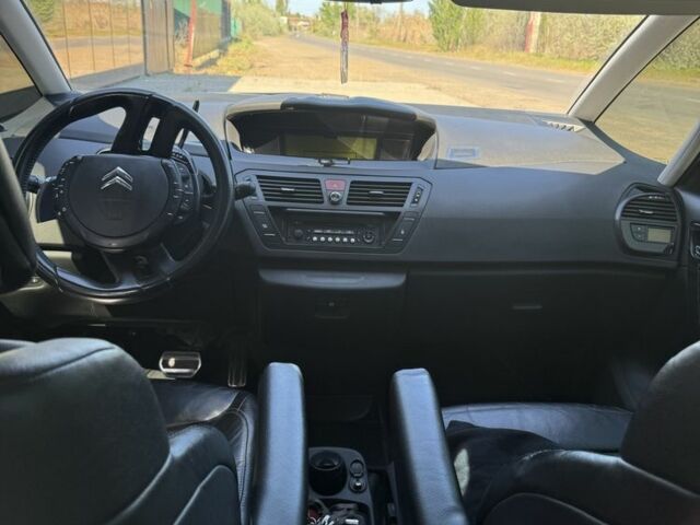 Белый Ситроен С4 Пикассо, объемом двигателя 2 л и пробегом 268 тыс. км за 8300 $, фото 12 на Automoto.ua