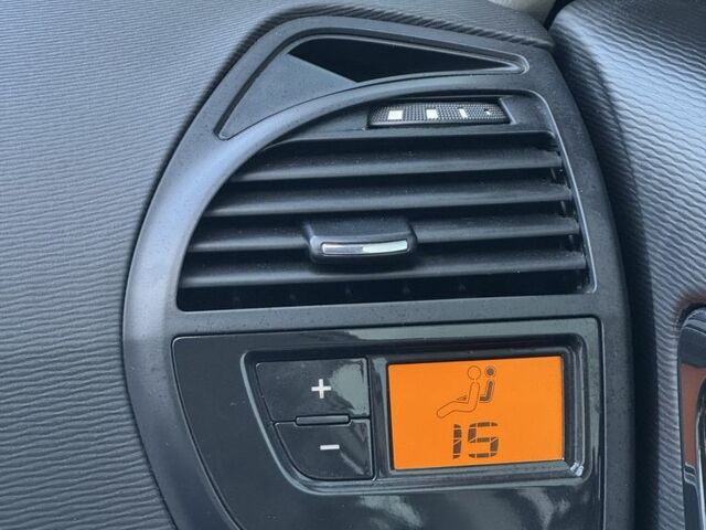 Белый Ситроен С4 Пикассо, объемом двигателя 2 л и пробегом 268 тыс. км за 8300 $, фото 20 на Automoto.ua