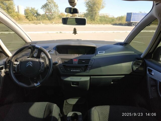 Білий Сітроен С4 Пікассо, об'ємом двигуна 1.6 л та пробігом 199 тис. км за 4999 $, фото 18 на Automoto.ua