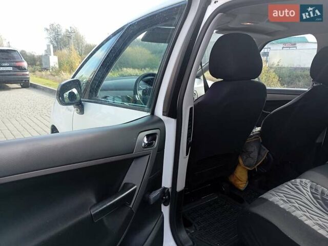 Сітроен С4 Пікассо 2011 у Ратне на Automoto.ua Білий Сітроен С4 Пікассо, об'ємом двигуна 1.56 л та пробігом 240 тис. км за 5000 $, фото 11 на Automoto.ua