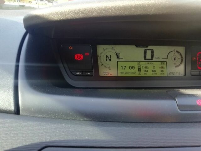 Білий Сітроен С4 Пікассо, об'ємом двигуна 0 л та пробігом 260 тис. км за 6800 $, фото 4 на Automoto.ua