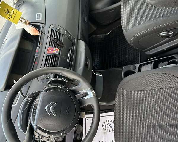 Ситроен С4 Пикассо 2012 в Городенке на Automoto.ua Белый Ситроен С4 Пикассо, объемом двигателя 1.56 л и пробегом 260 тыс. км за 6500 $, фото 6 на Automoto.ua