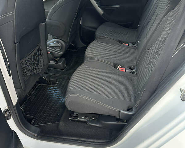 Ситроен С4 Пикассо 2012 в Городенке на Automoto.ua Белый Ситроен С4 Пикассо, объемом двигателя 1.56 л и пробегом 260 тыс. км за 6500 $, фото 9 на Automoto.ua