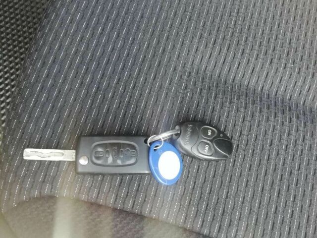 Білий Сітроен С4 Пікассо, об'ємом двигуна 0 л та пробігом 260 тис. км за 6800 $, фото 15 на Automoto.ua