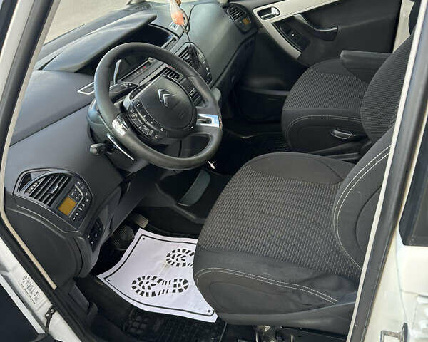 Ситроен С4 Пикассо 2012 в Городенке на Automoto.ua Белый Ситроен С4 Пикассо, объемом двигателя 1.56 л и пробегом 260 тыс. км за 6500 $, фото 7 на Automoto.ua