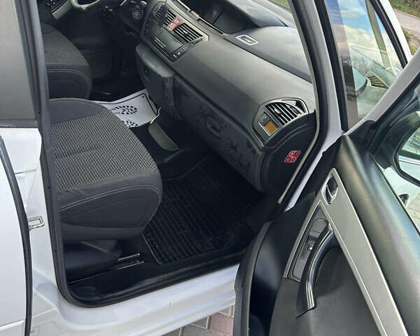 Ситроен С4 Пикассо 2012 в Городенке на Automoto.ua Белый Ситроен С4 Пикассо, объемом двигателя 1.56 л и пробегом 260 тыс. км за 6500 $, фото 12 на Automoto.ua