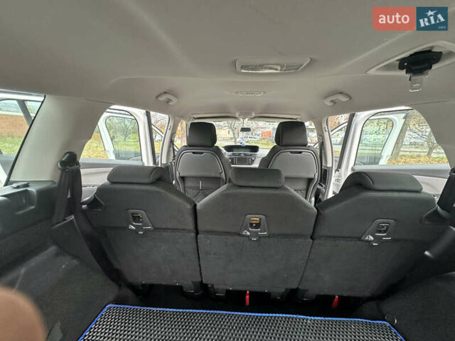 Білий Сітроен С4 Пікассо, об'ємом двигуна 1.56 л та пробігом 286 тис. км за 8300 $, фото 9 на Automoto.ua