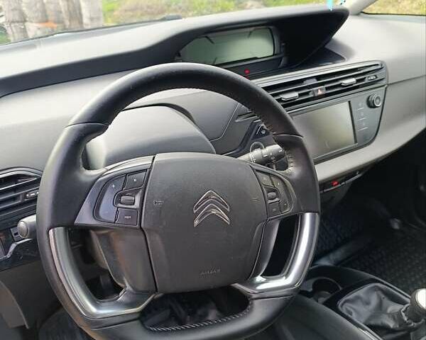 Сітроен С4 Пікассо 2013 у Рівному на Automoto.ua Білий Сітроен С4 Пікассо, об'ємом двигуна 1.56 л та пробігом 211 тис. км за 8150 $, фото 3 на Automoto.ua