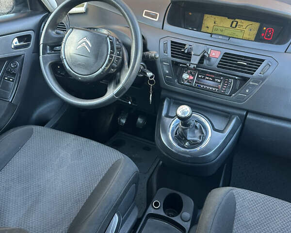 Білий Сітроен С4 Пікассо, об'ємом двигуна 1.6 л та пробігом 350 тис. км за 7777 $, фото 9 на Automoto.ua