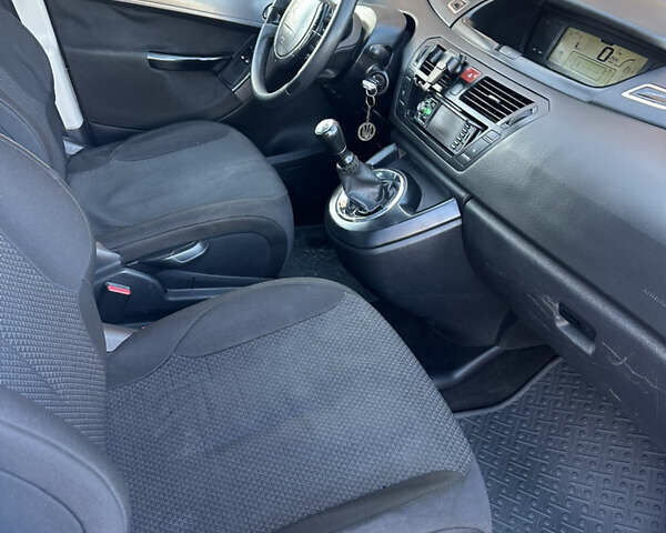 Білий Сітроен С4 Пікассо, об'ємом двигуна 1.6 л та пробігом 350 тис. км за 7777 $, фото 6 на Automoto.ua