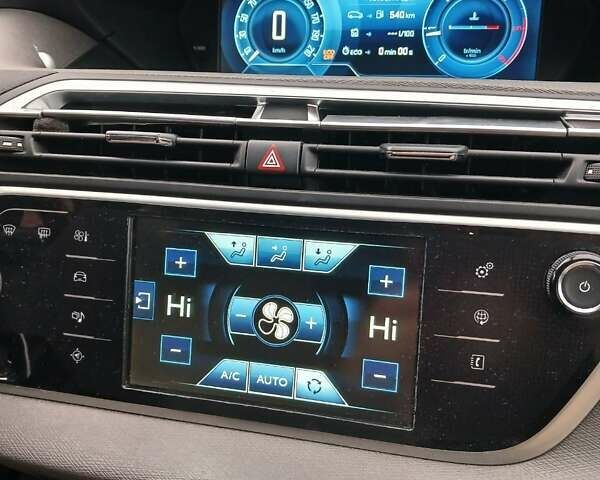 Білий Сітроен С4 Пікассо, об'ємом двигуна 2 л та пробігом 257 тис. км за 11900 $, фото 7 на Automoto.ua