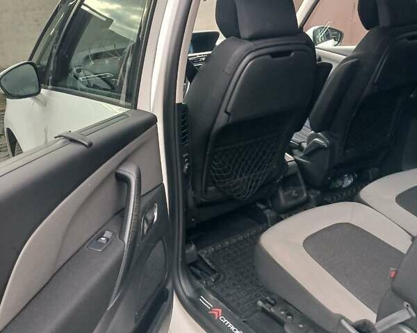 Білий Сітроен С4 Пікассо, об'ємом двигуна 2 л та пробігом 257 тис. км за 11900 $, фото 8 на Automoto.ua