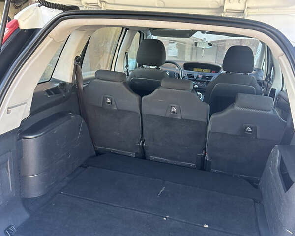 Білий Сітроен С4 Пікассо, об'ємом двигуна 1.6 л та пробігом 350 тис. км за 7777 $, фото 10 на Automoto.ua