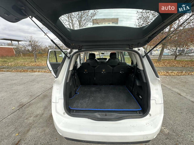 Білий Сітроен С4 Пікассо, об'ємом двигуна 1.56 л та пробігом 286 тис. км за 8300 $, фото 6 на Automoto.ua