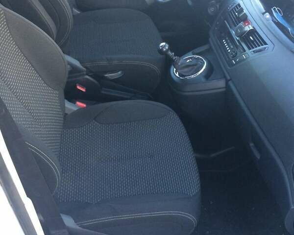 Білий Сітроен С4 Пікассо, об'ємом двигуна 1.6 л та пробігом 220 тис. км за 6900 $, фото 4 на Automoto.ua